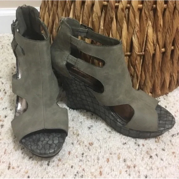 🆕 Unlisted by Kenneth Cole Women's Gray Open-Toe Sandals! 💥 - Picture 7 of 9
